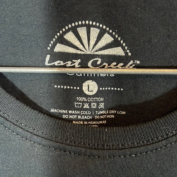 Lost creek “ my favorite people have paws” graphic tee size large - Picture 4 of 5